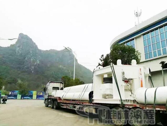 桂林鴻程磨粉機(jī)廠發(fā)貨現(xiàn)場 桂林鴻程磨粉機(jī)廠發(fā)貨現(xiàn)場