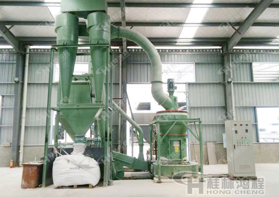 桂林鴻程雜鹵石雷蒙磨粉機，雜鹵石磨機，雜鹵石磨粉機-HC系列縱擺式磨粉機環(huán)保設(shè)備