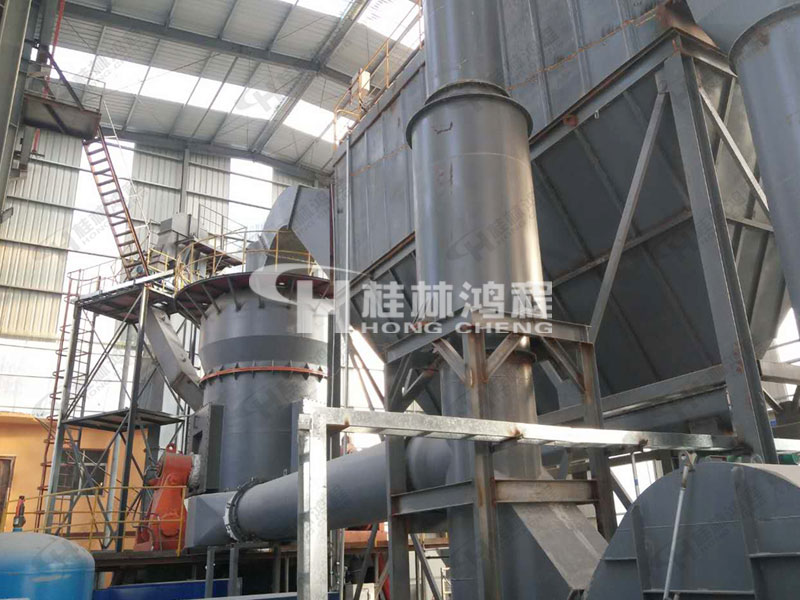 325目葉臘石粉磨機選型 葉臘石粉環(huán)保節(jié)能型磨粉機:HLM1700葉臘石立磨制粉機
