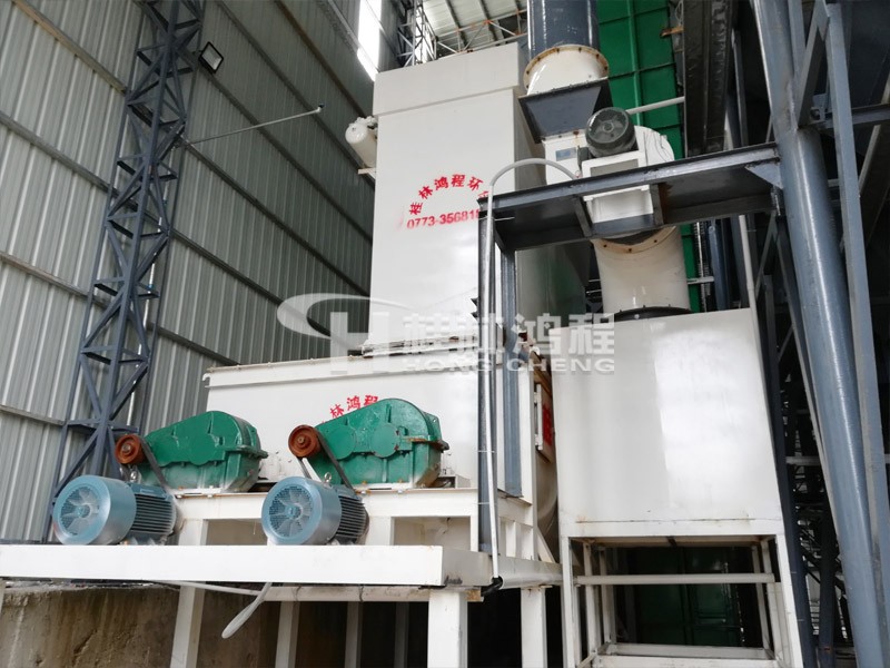 廣西平南某熟石灰加工廠HCQ1500新型熟石灰磨粉機生產(chǎn)線現(xiàn)場 廣西平南某熟石灰加工廠HCQ1500新型熟石灰磨粉機生產(chǎn)線現(xiàn)場